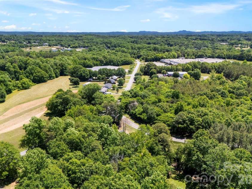 959 Wendover Heights Drive, Shelby, NC 28150.  MLS# CAR4381931, YatesRealty ID 23379. 