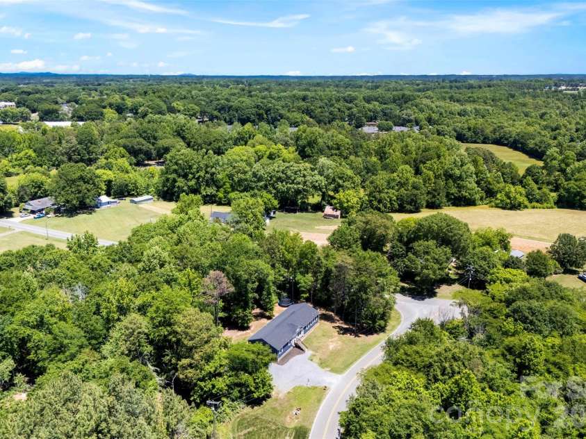 959 Wendover Heights Drive, Shelby, NC 28150.  MLS# CAR4381931, YatesRealty ID 23379. 