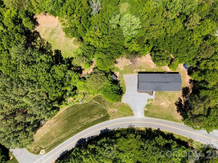 959 Wendover Heights Drive, Shelby, NC 28150.  MLS# CAR4381931, YatesRealty ID 23379. 