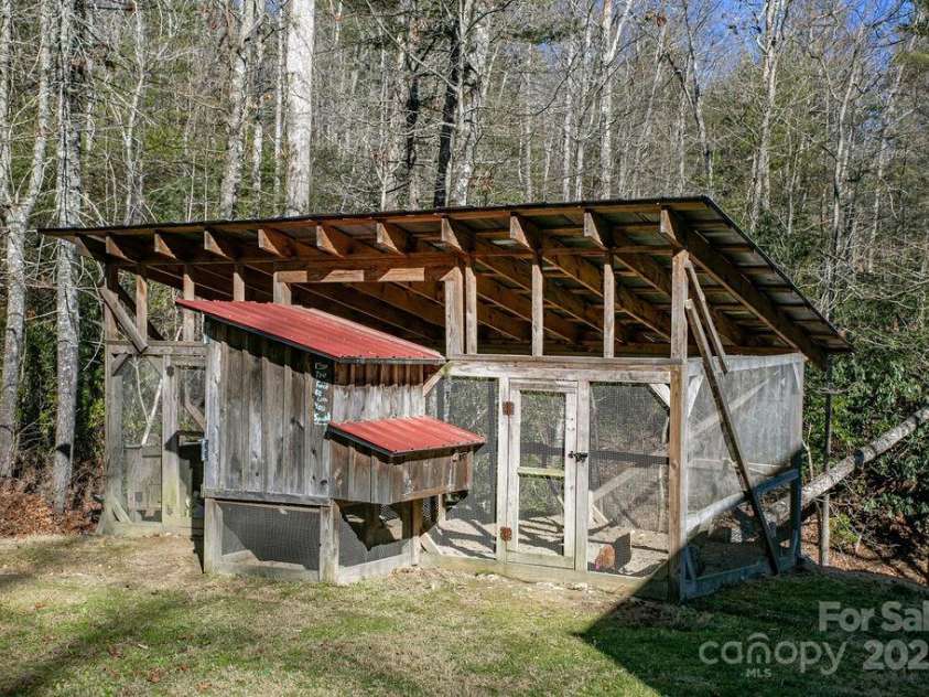 68 Sherwood Village Court, Brevard, NC 28712.  MLS# CAR4232497, YatesRealty ID 2338. Chicken House