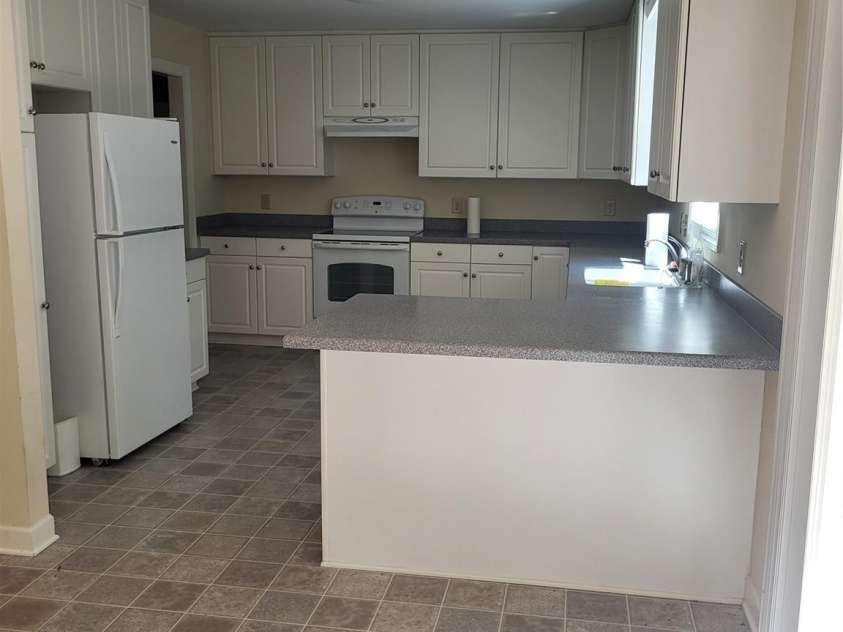 1913 Lake Monroe Drive, Monroe, NC 28112.  MLS# CAR4382343, YatesRealty ID 23380. Kitchen