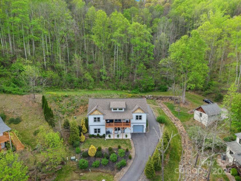 70 Parliament Place, Waynesville, NC 28785.  MLS# CAR4249545, YatesRealty ID 23382. 