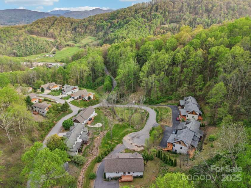 70 Parliament Place, Waynesville, NC 28785.  MLS# CAR4249545, YatesRealty ID 23382. 