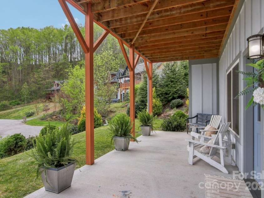70 Parliament Place, Waynesville, NC 28785.  MLS# CAR4249545, YatesRealty ID 23382. 