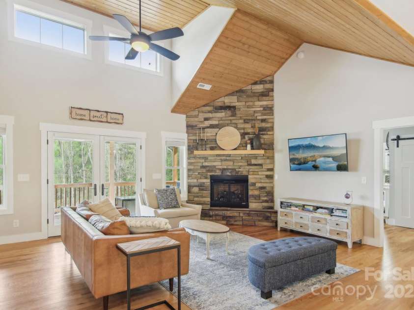 70 Parliament Place, Waynesville, NC 28785.  MLS# CAR4249545, YatesRealty ID 23382. 