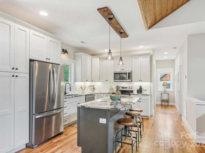 70 Parliament Place, Waynesville, NC 28785.  MLS# CAR4249545, YatesRealty ID 23382. 