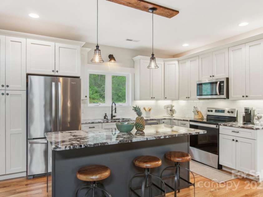 70 Parliament Place, Waynesville, NC 28785.  MLS# CAR4249545, YatesRealty ID 23382. 