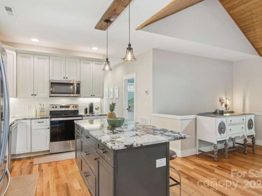 70 Parliament Place, Waynesville, NC 28785.  MLS# CAR4249545, YatesRealty ID 23382. 