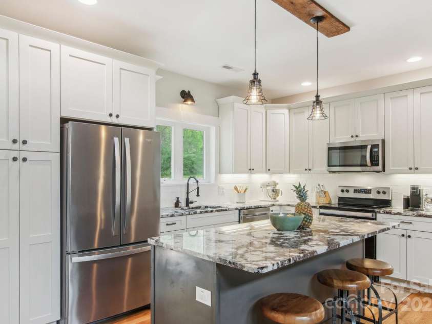 70 Parliament Place, Waynesville, NC 28785.  MLS# CAR4249545, YatesRealty ID 23382. 
