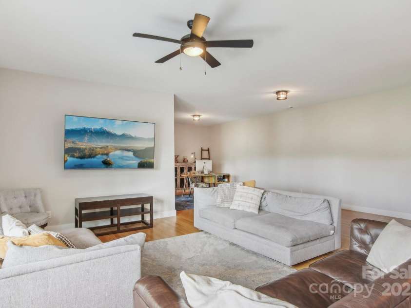 70 Parliament Place, Waynesville, NC 28785.  MLS# CAR4249545, YatesRealty ID 23382. 