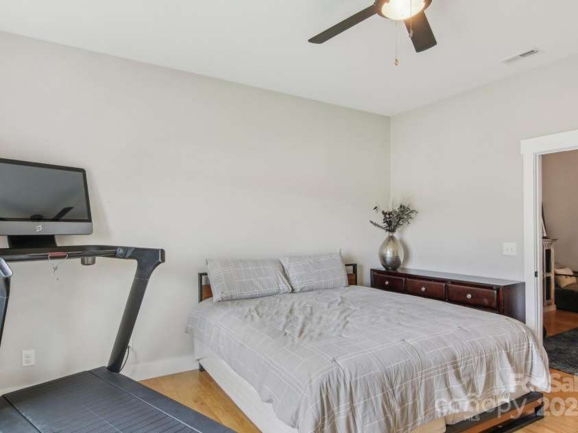 70 Parliament Place, Waynesville, NC 28785.  MLS# CAR4249545, YatesRealty ID 23382. 
