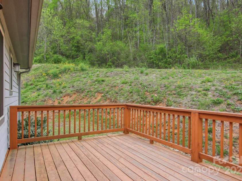 70 Parliament Place, Waynesville, NC 28785.  MLS# CAR4249545, YatesRealty ID 23382. 