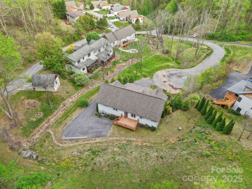 70 Parliament Place, Waynesville, NC 28785.  MLS# CAR4249545, YatesRealty ID 23382. 