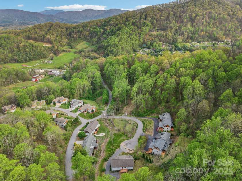 70 Parliament Place, Waynesville, NC 28785.  MLS# CAR4249545, YatesRealty ID 23382. 