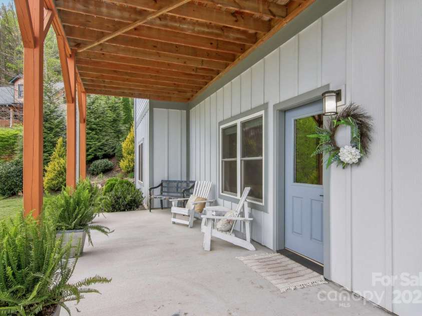 70 Parliament Place, Waynesville, NC 28785.  MLS# CAR4249545, YatesRealty ID 23382. 