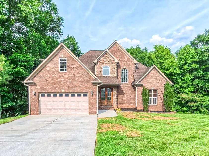 139 Crystal Ridge Drive, Lexington, NC 27295.  MLS# CAR4271418, YatesRealty ID 23383. 