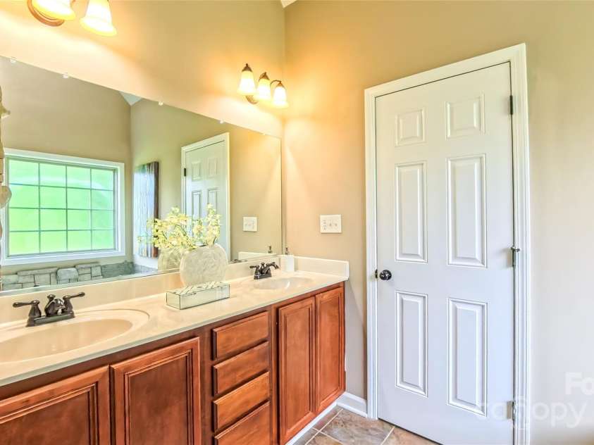 139 Crystal Ridge Drive, Lexington, NC 27295.  MLS# CAR4271418, YatesRealty ID 23383. 
