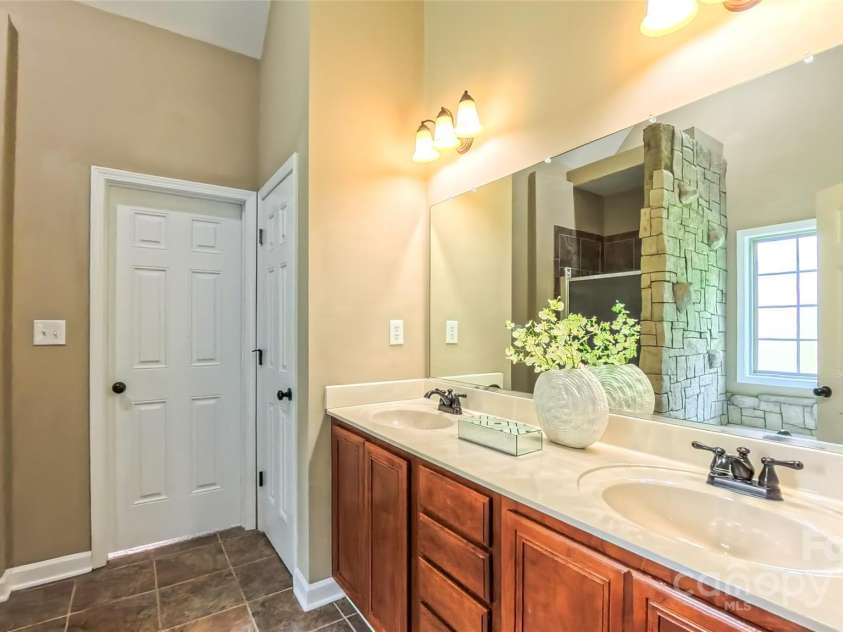 139 Crystal Ridge Drive, Lexington, NC 27295.  MLS# CAR4271418, YatesRealty ID 23383. 