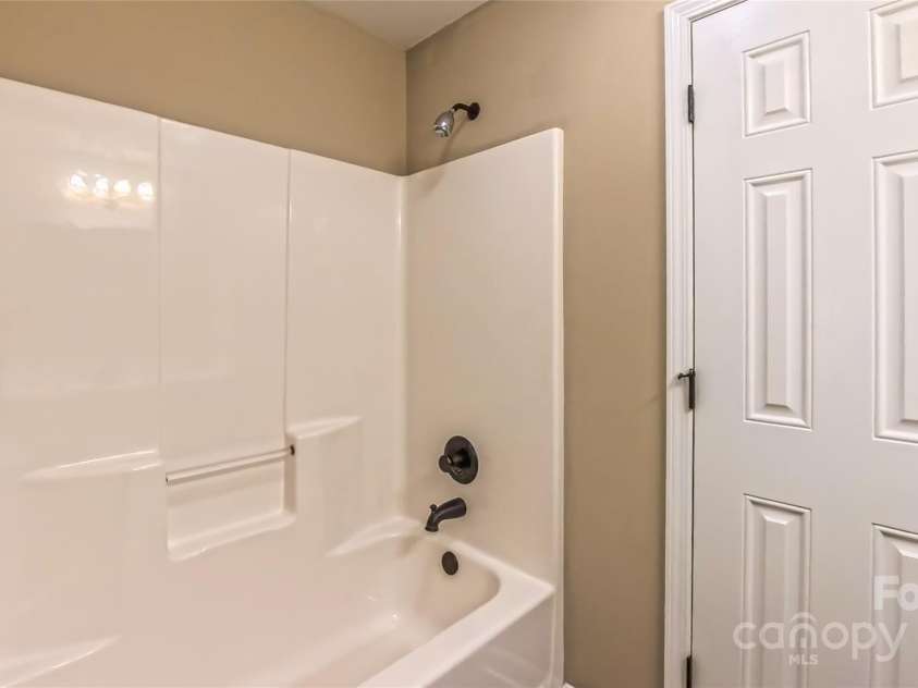 139 Crystal Ridge Drive, Lexington, NC 27295.  MLS# CAR4271418, YatesRealty ID 23383. 