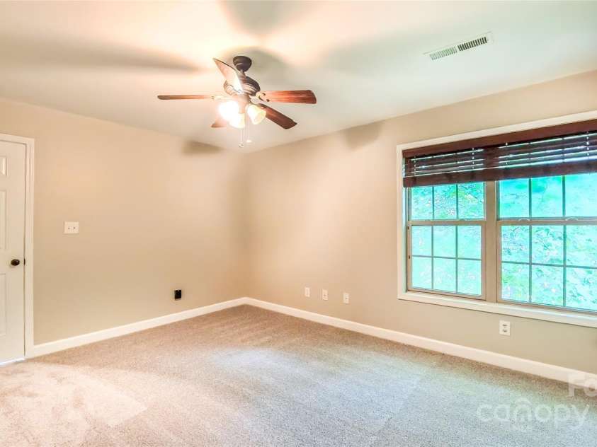 139 Crystal Ridge Drive, Lexington, NC 27295.  MLS# CAR4271418, YatesRealty ID 23383. 