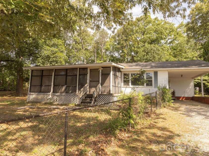 609 Wilcox Avenue, Gaffney, SC 29341.  MLS# CAR4382940, YatesRealty ID 23383. 