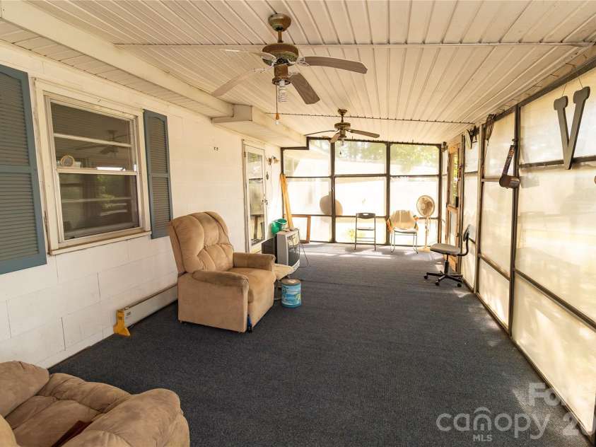 609 Wilcox Avenue, Gaffney, SC 29341.  MLS# CAR4382940, YatesRealty ID 23383. 