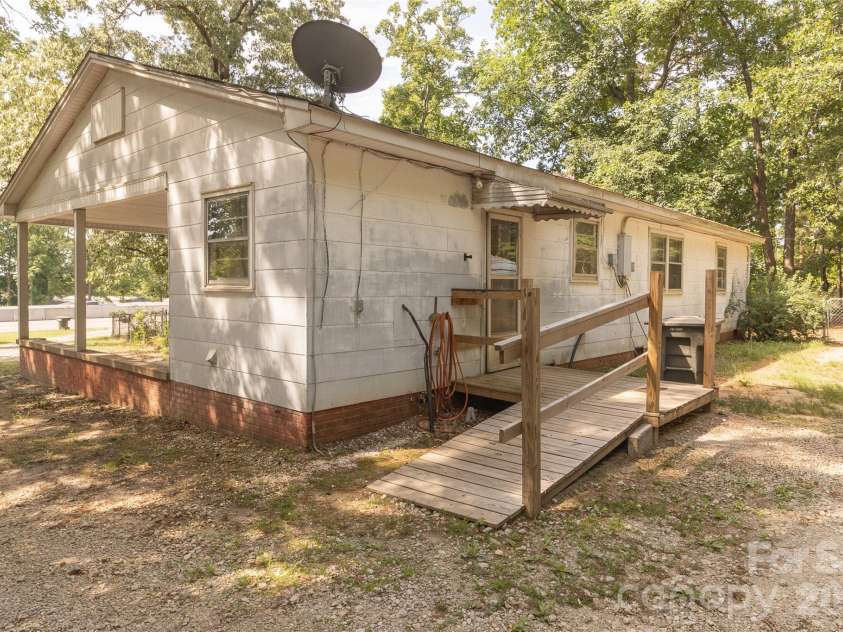 609 Wilcox Avenue, Gaffney, SC 29341.  MLS# CAR4382940, YatesRealty ID 23383. 