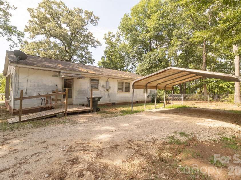609 Wilcox Avenue, Gaffney, SC 29341.  MLS# CAR4382940, YatesRealty ID 23383. 