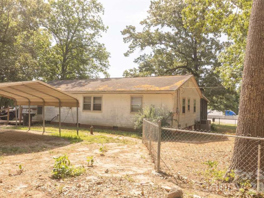 609 Wilcox Avenue, Gaffney, SC 29341.  MLS# CAR4382940, YatesRealty ID 23383. 