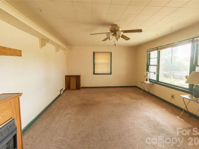 609 Wilcox Avenue, Gaffney, SC 29341.  MLS# CAR4382940, YatesRealty ID 23383. 