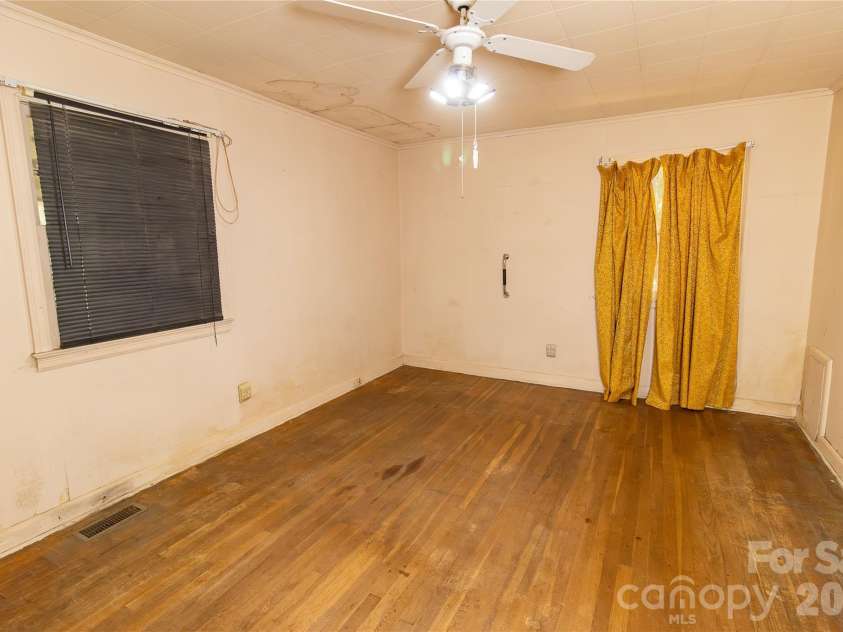 609 Wilcox Avenue, Gaffney, SC 29341.  MLS# CAR4382940, YatesRealty ID 23383. 