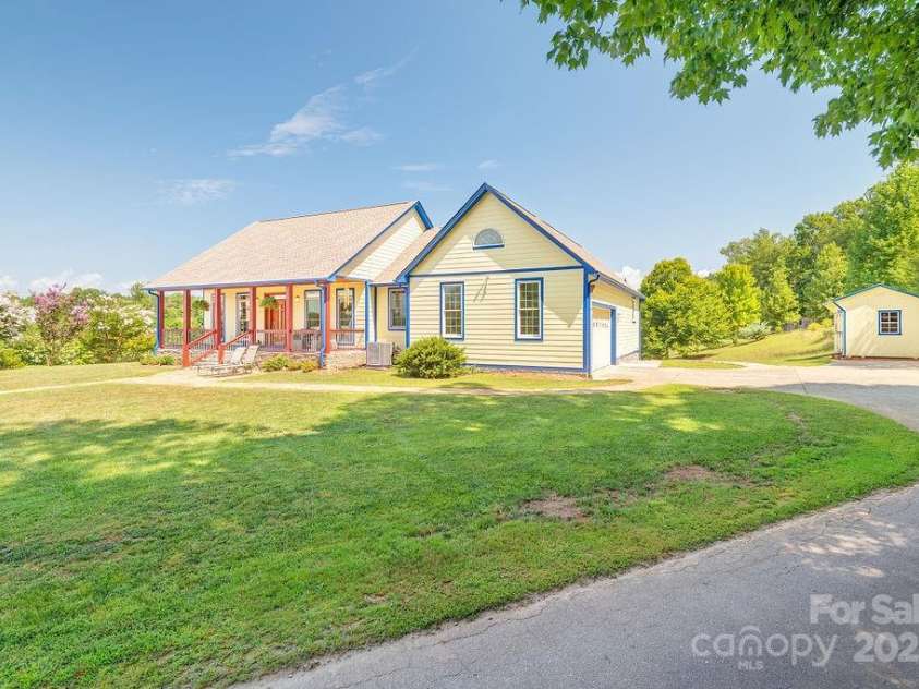 125 Ivy Meadows Drive, Weaverville, NC 28787.  MLS# CAR4247385, YatesRealty ID 23384. 