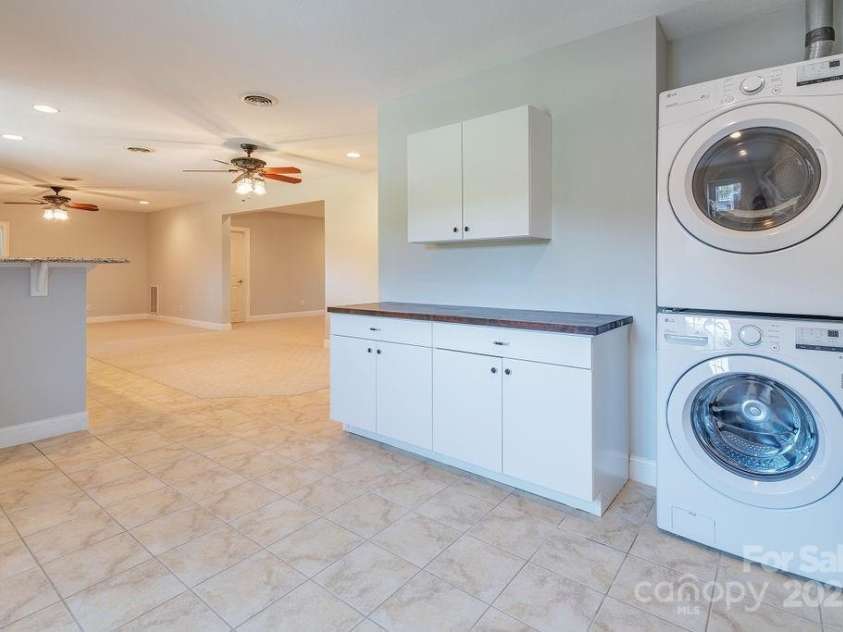 125 Ivy Meadows Drive, Weaverville, NC 28787.  MLS# CAR4247385, YatesRealty ID 23384. Basement level laundry