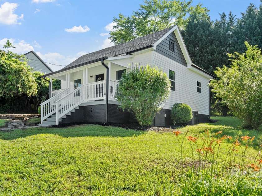 180 Church Street, Marion, NC 28752.  MLS# CAR4272996, YatesRealty ID 23385. 