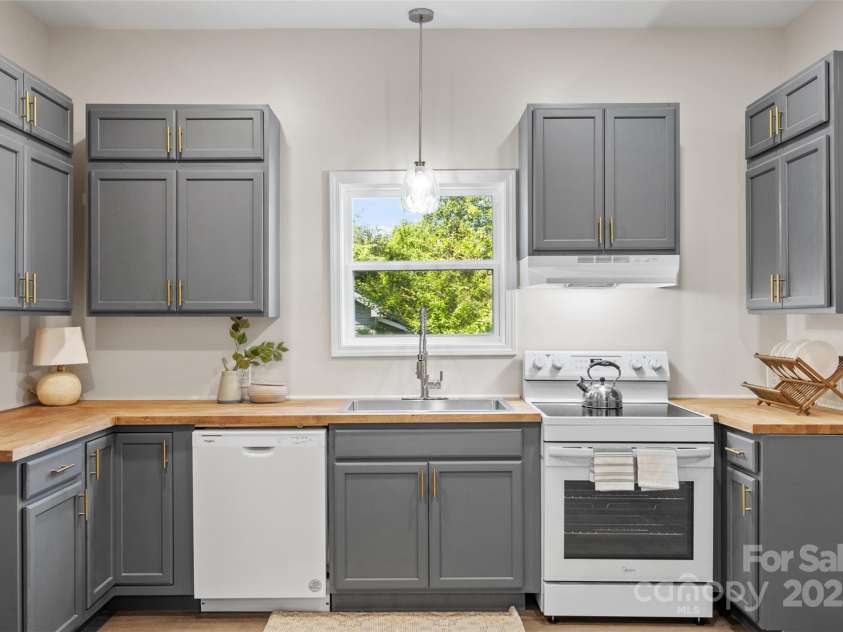 180 Church Street, Marion, NC 28752.  MLS# CAR4272996, YatesRealty ID 23385. 