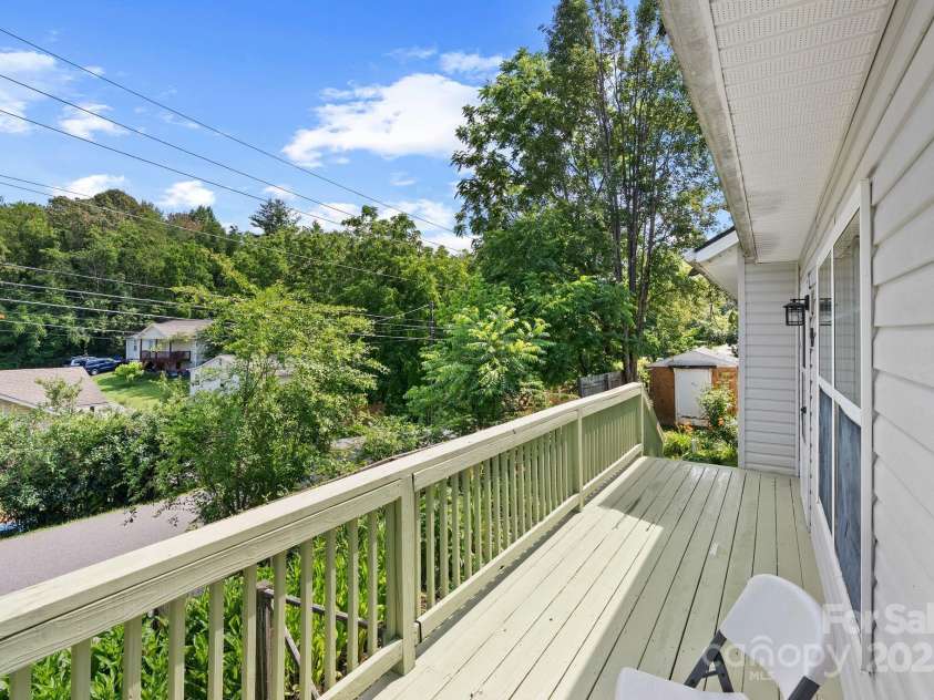 19 Busbee View Road, Asheville, NC 28803.  MLS# CAR4273006, YatesRealty ID 23386. 