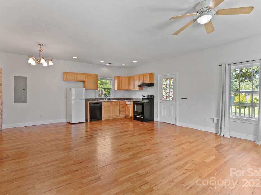 19 Busbee View Road, Asheville, NC 28803.  MLS# CAR4273006, YatesRealty ID 23386. 