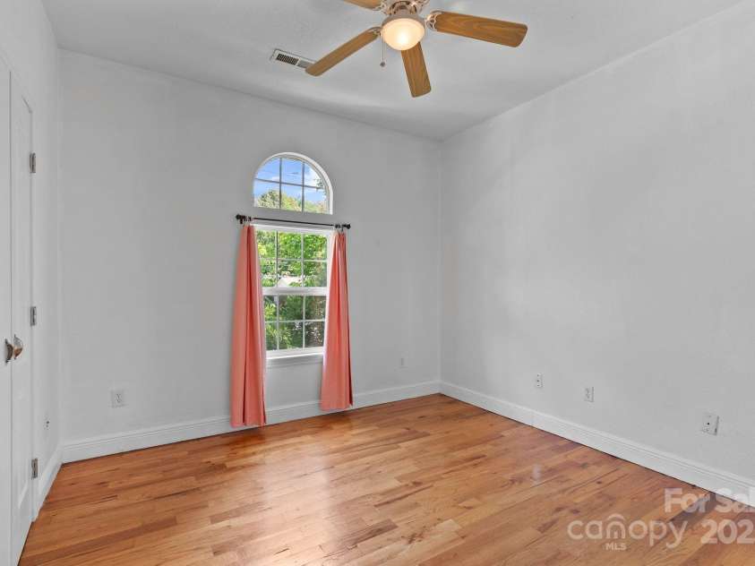 19 Busbee View Road, Asheville, NC 28803.  MLS# CAR4273006, YatesRealty ID 23386. 