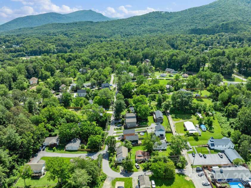 19 Busbee View Road, Asheville, NC 28803.  MLS# CAR4273006, YatesRealty ID 23386. 