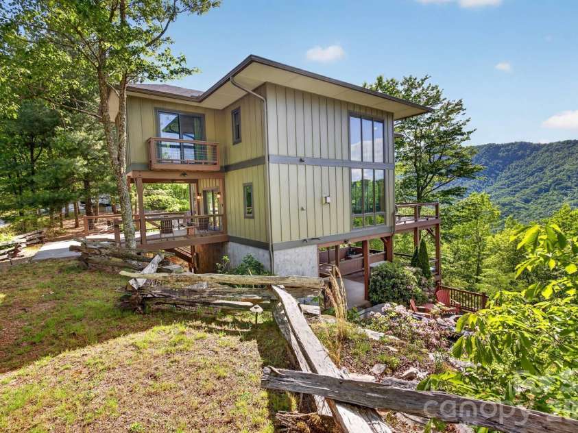 252 Tsali Crossing, Bryson City, NC 28713.  MLS# CAR4383473, YatesRealty ID 23387. 