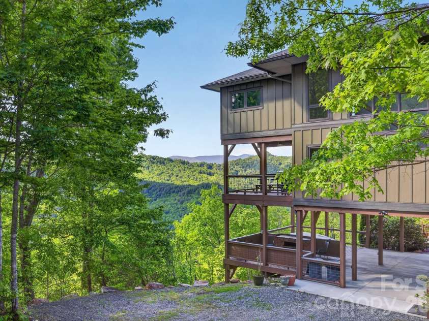 252 Tsali Crossing, Bryson City, NC 28713.  MLS# CAR4383473, YatesRealty ID 23387. 