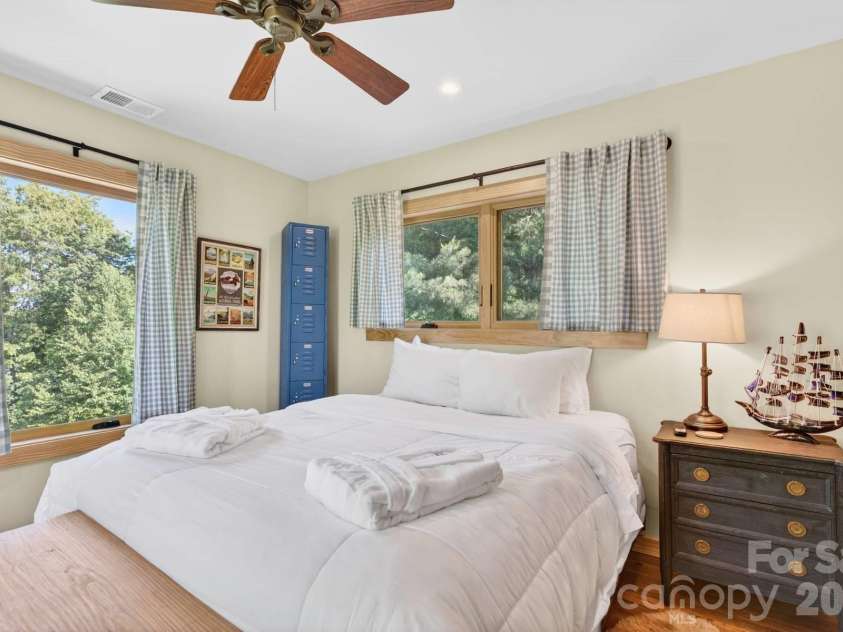 252 Tsali Crossing, Bryson City, NC 28713.  MLS# CAR4383473, YatesRealty ID 23387. 