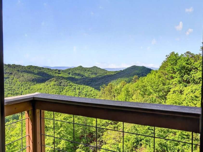 252 Tsali Crossing, Bryson City, NC 28713.  MLS# CAR4383473, YatesRealty ID 23387. 