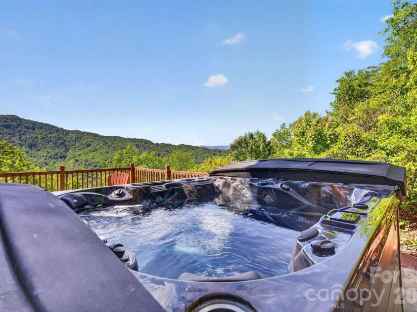 252 Tsali Crossing, Bryson City, NC 28713.  MLS# CAR4383473, YatesRealty ID 23387. 