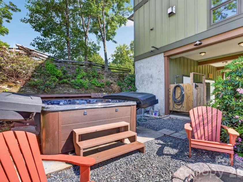 252 Tsali Crossing, Bryson City, NC 28713.  MLS# CAR4383473, YatesRealty ID 23387. 