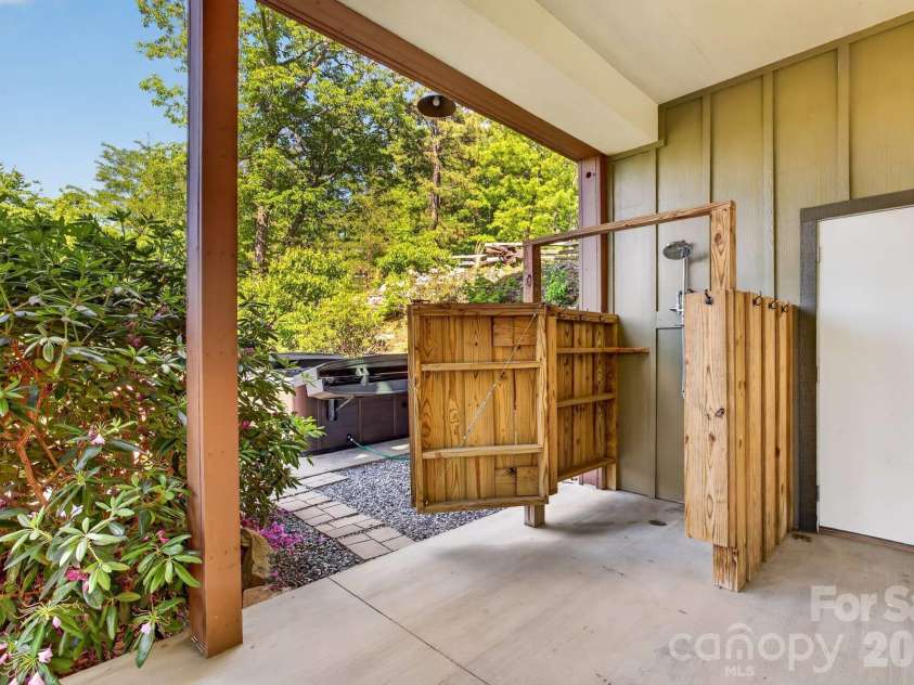 252 Tsali Crossing, Bryson City, NC 28713.  MLS# CAR4383473, YatesRealty ID 23387. 