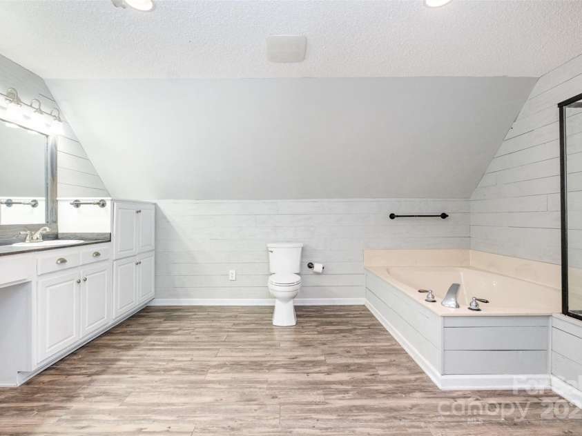 6811 Kluttz Road, Concord, NC 28025.  MLS# CAR4272402, YatesRealty ID 23387. Upstairs Full Bath