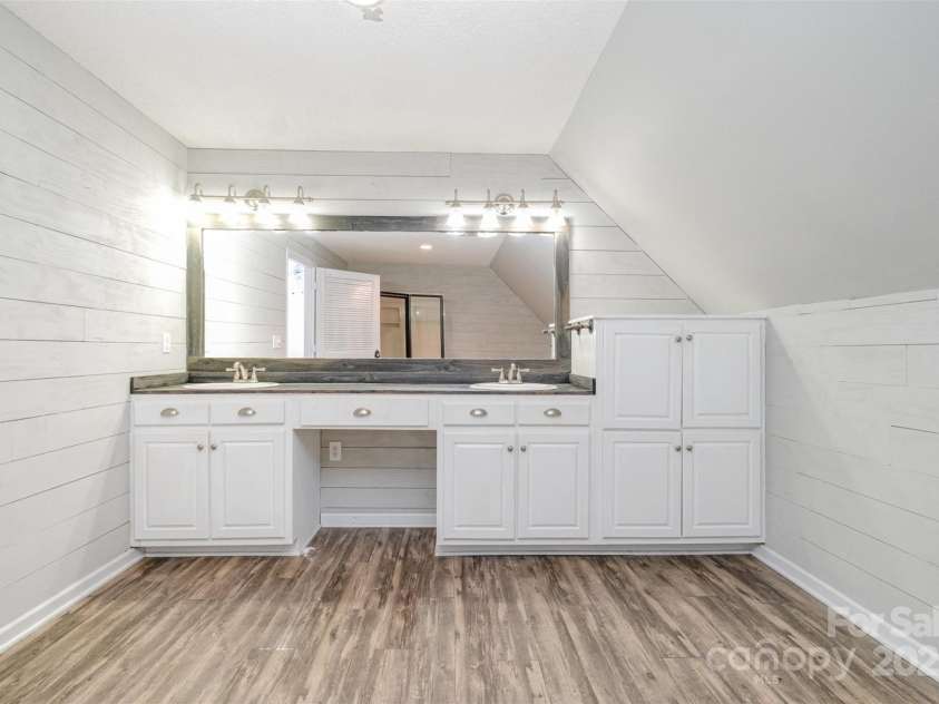 6811 Kluttz Road, Concord, NC 28025.  MLS# CAR4272402, YatesRealty ID 23387. Upstairs Full Bath