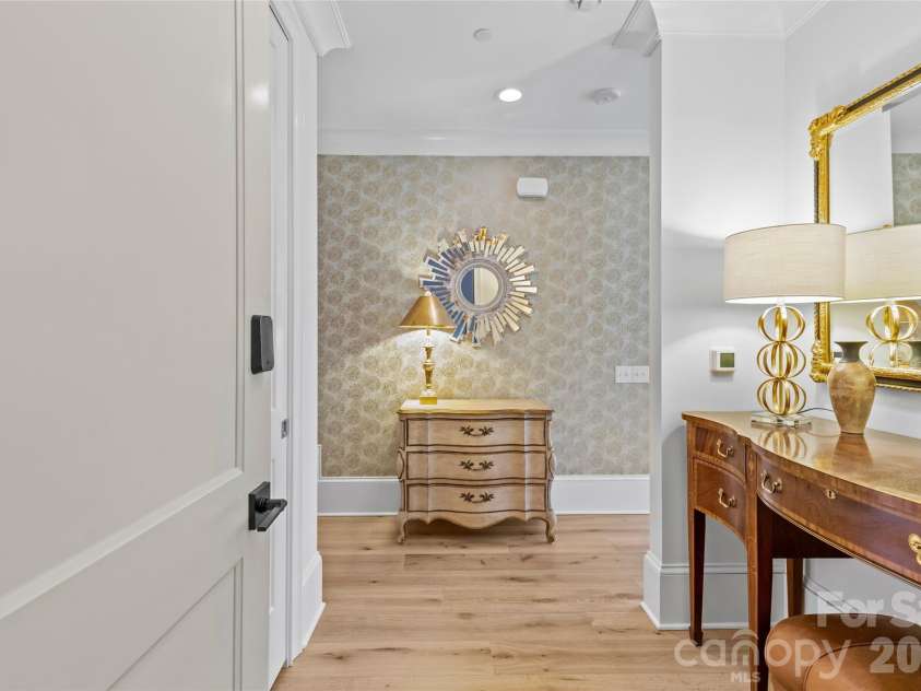 1500 Queens Road, Charlotte, NC 28207.  MLS# CAR4374696, YatesRealty ID 23388. 