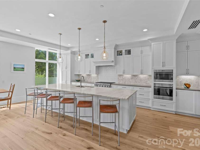 1500 Queens Road, Charlotte, NC 28207.  MLS# CAR4374696, YatesRealty ID 23388. 